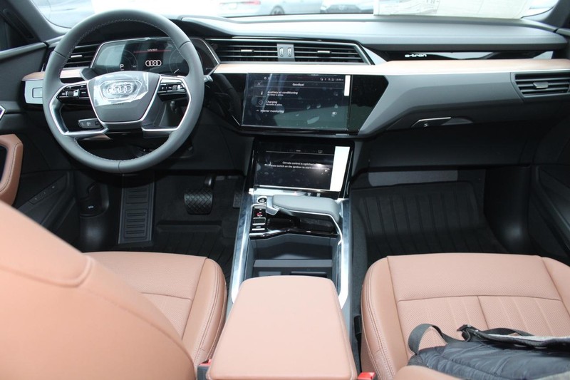 2024 Audi Q8 e-tron Premium Plus photo