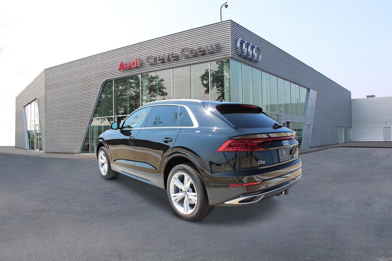 Audi Q8 Vehicle Full-screen Gallery Image 3