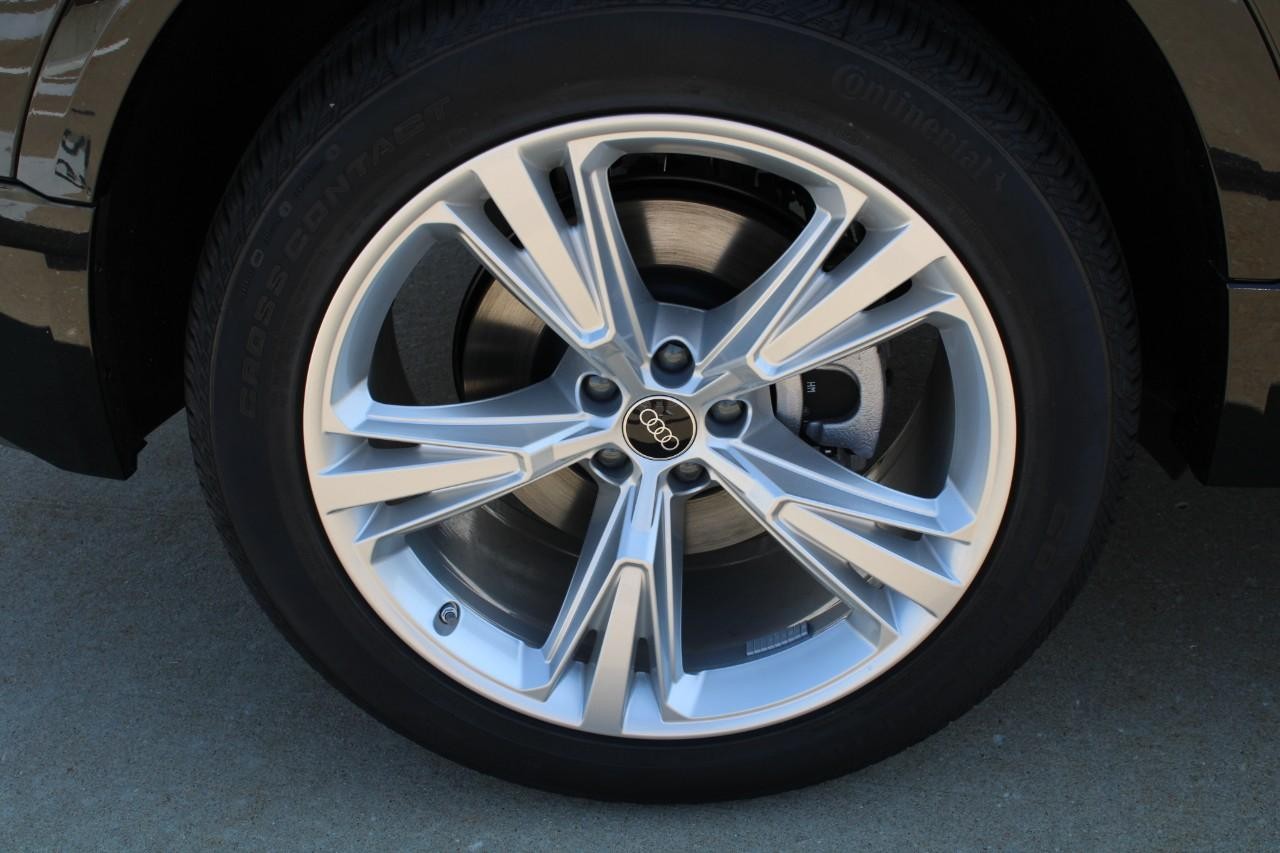 Audi Q8 Vehicle Full-screen Gallery Image 5