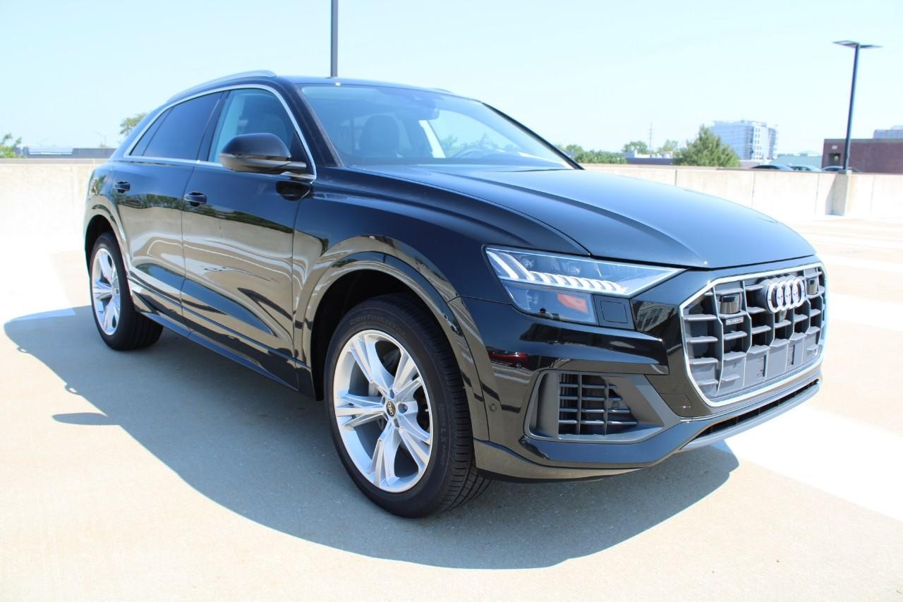 Audi Q8 Vehicle Full-screen Gallery Image 6