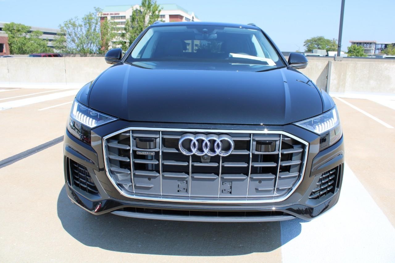 Audi Q8 Vehicle Full-screen Gallery Image 7