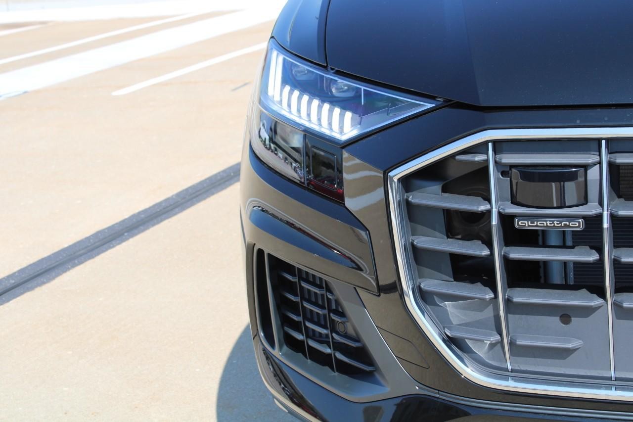 Audi Q8 Vehicle Full-screen Gallery Image 8