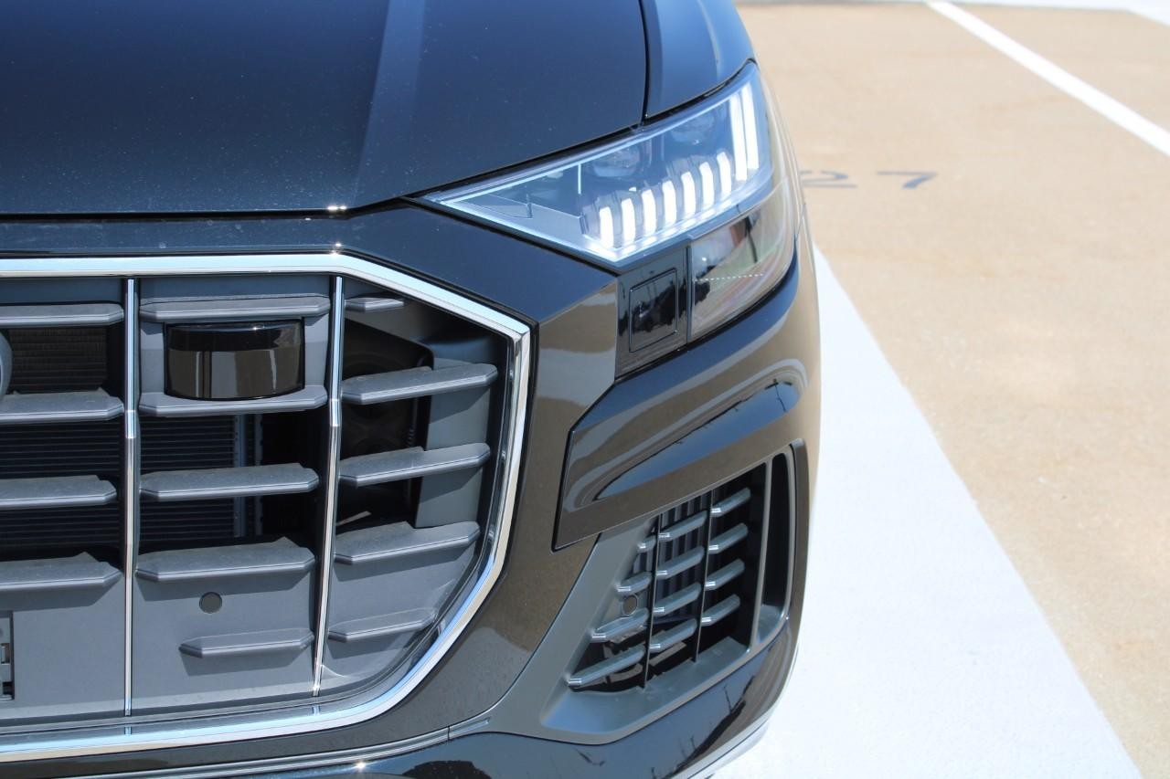 Audi Q8 Vehicle Full-screen Gallery Image 9