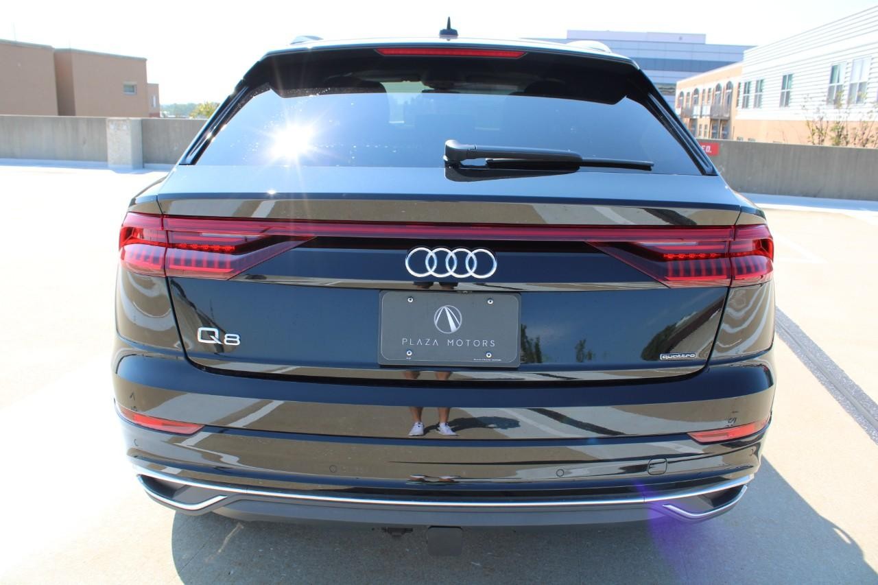 Audi Q8 Vehicle Full-screen Gallery Image 10