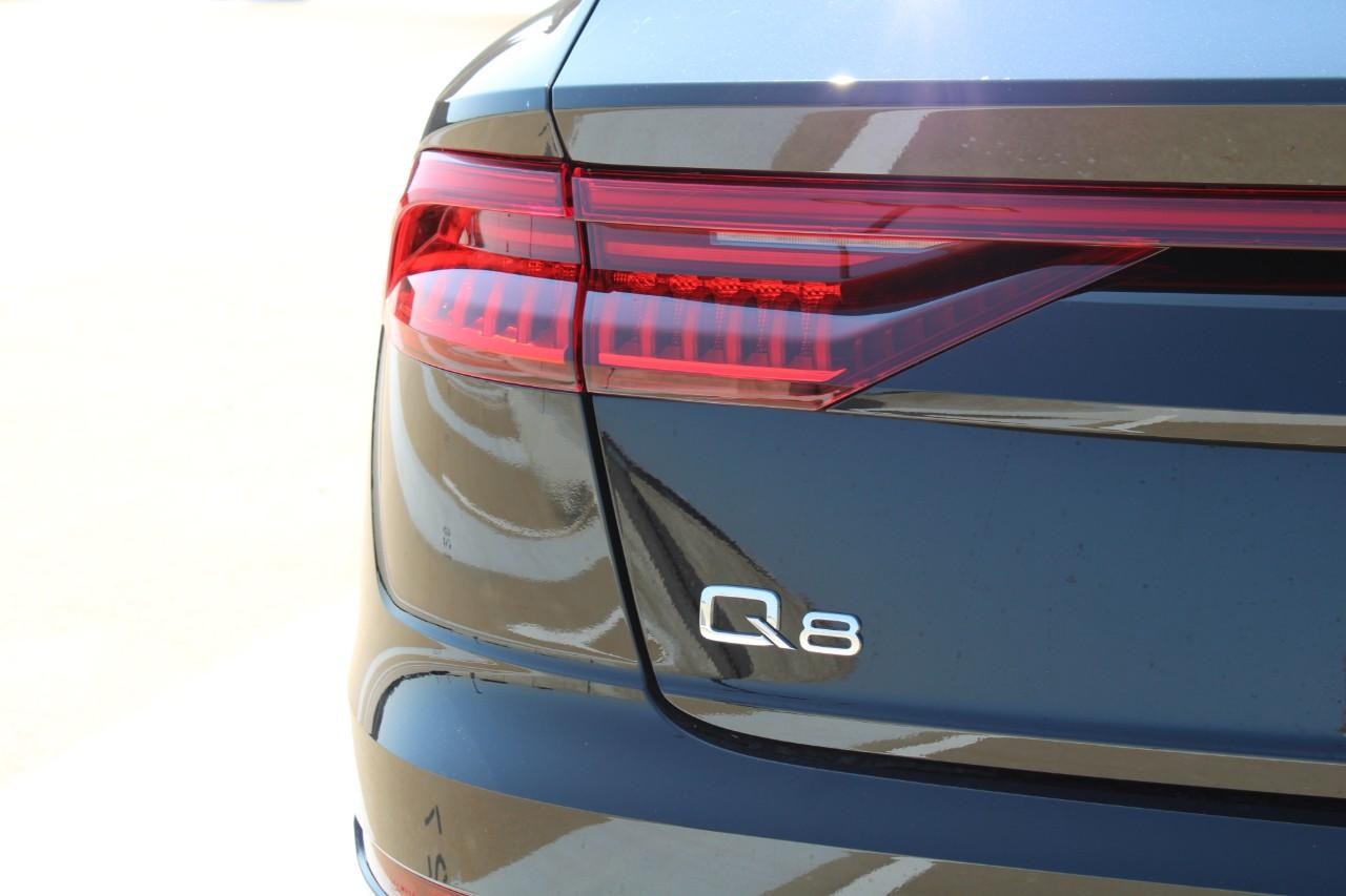Audi Q8 Vehicle Full-screen Gallery Image 11