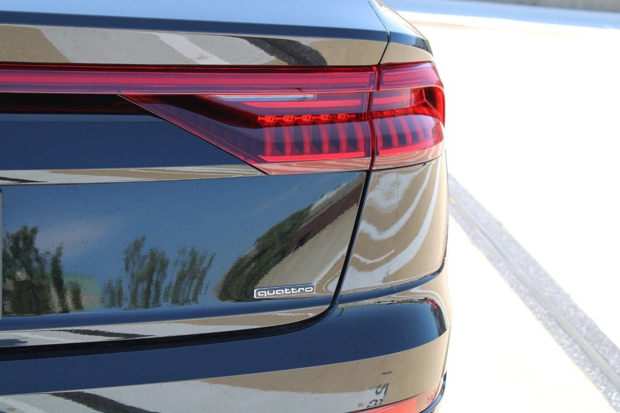 Audi Q8 Vehicle Full-screen Gallery Image 12