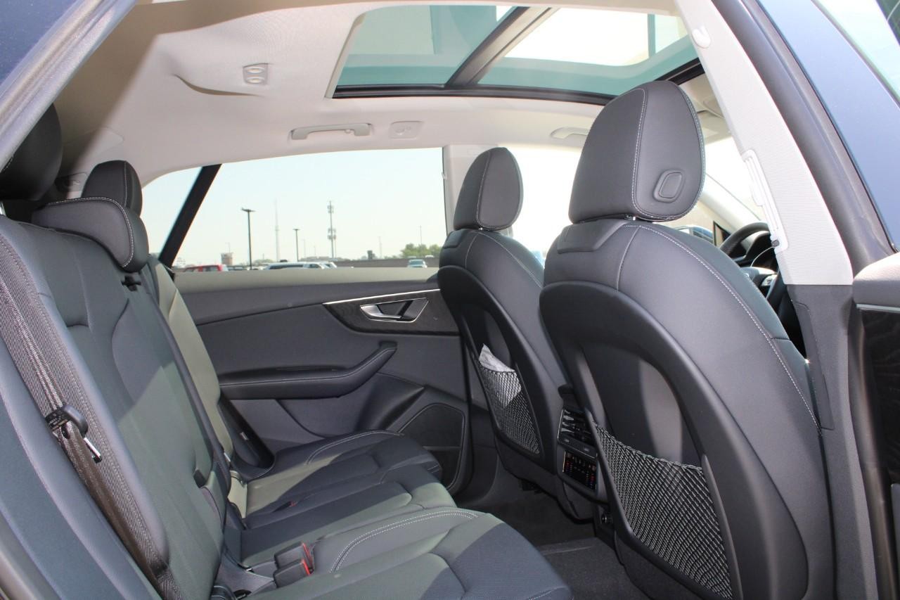 Audi Q8 Vehicle Full-screen Gallery Image 13