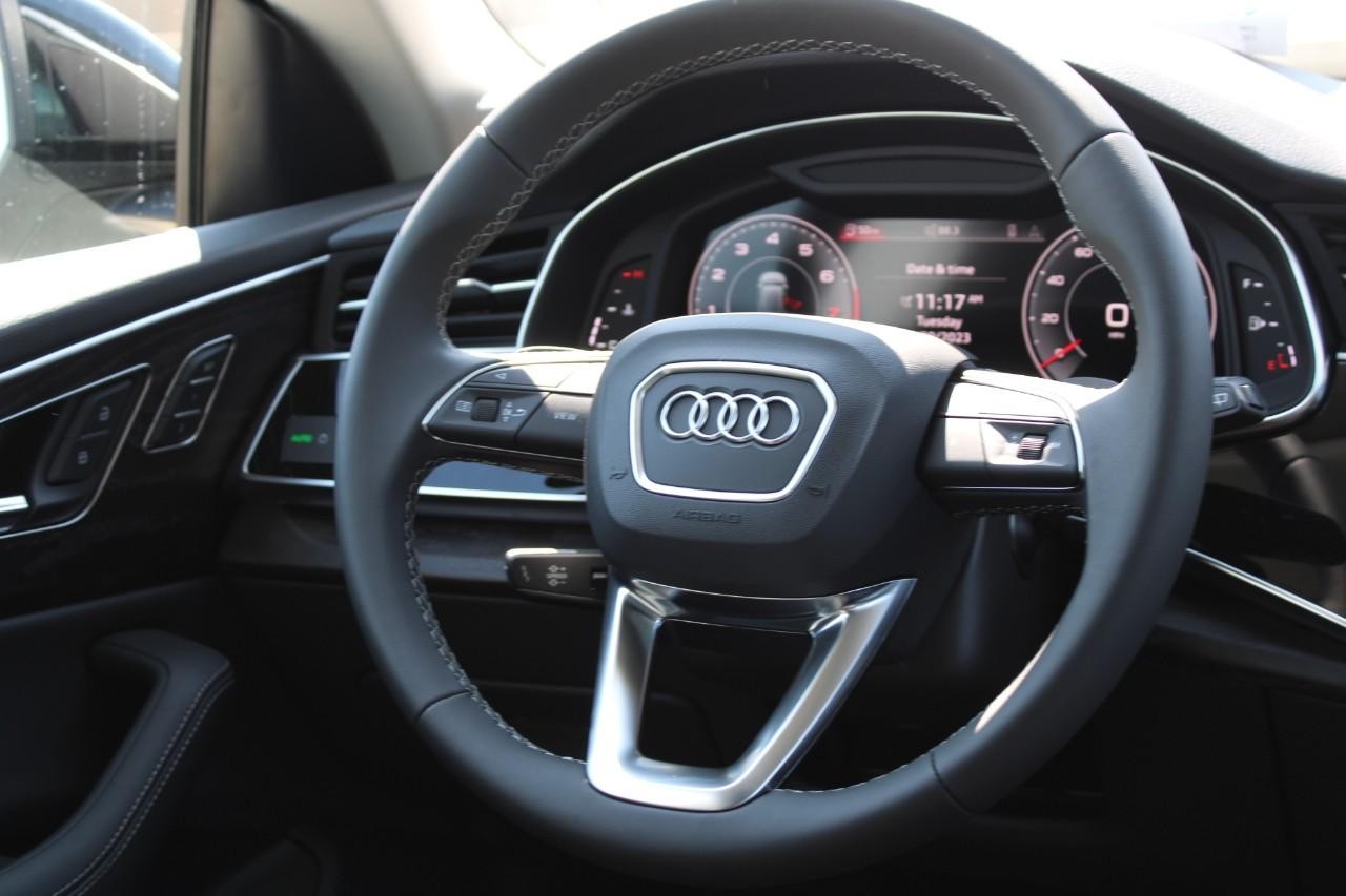 Audi Q8 Vehicle Full-screen Gallery Image 15