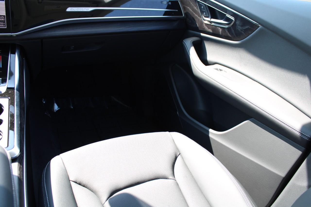 Audi Q8 Vehicle Full-screen Gallery Image 18