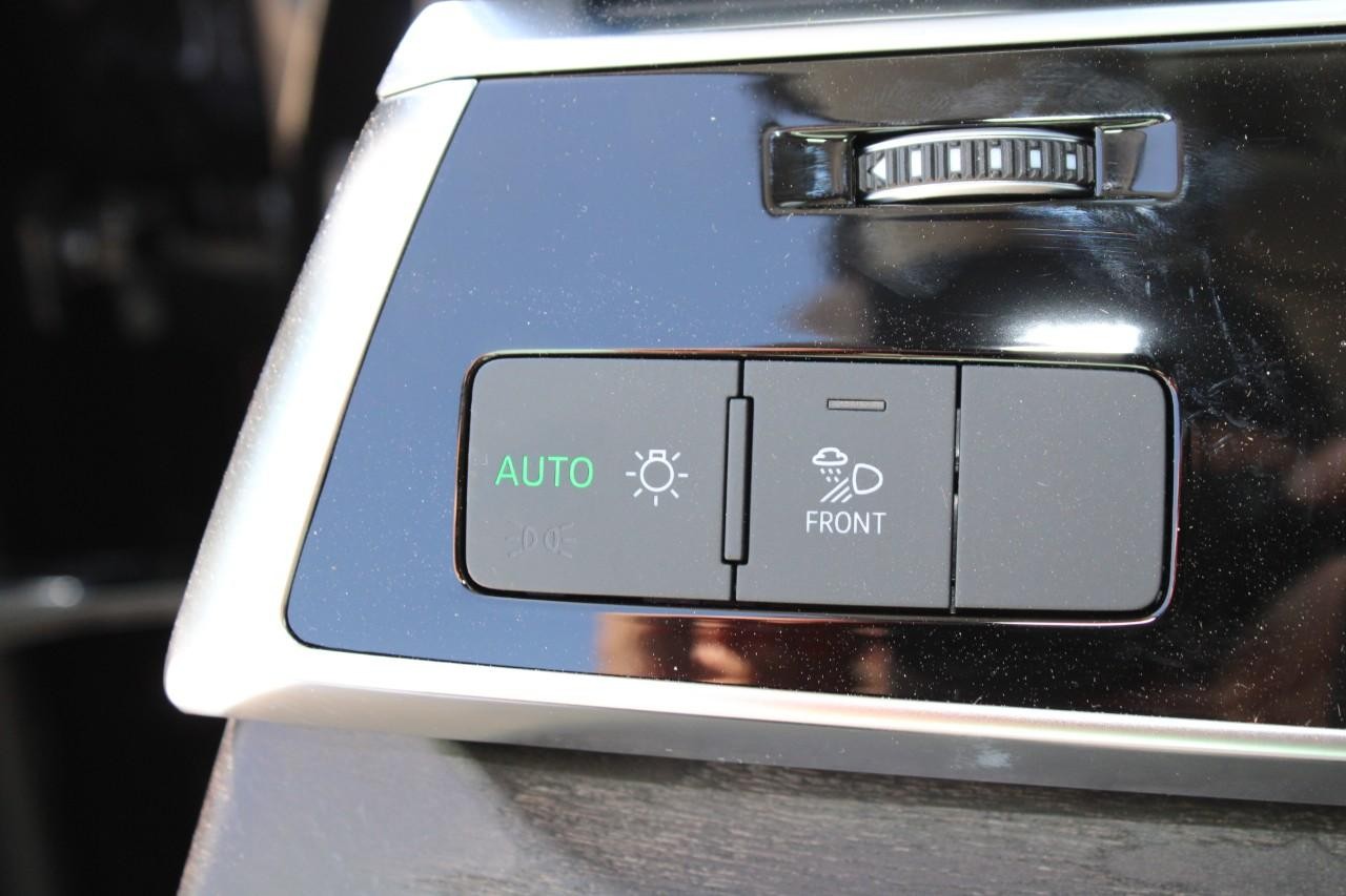 Audi Q8 Vehicle Full-screen Gallery Image 19