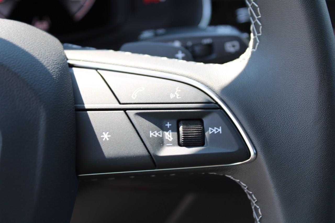 Audi Q8 Vehicle Full-screen Gallery Image 21