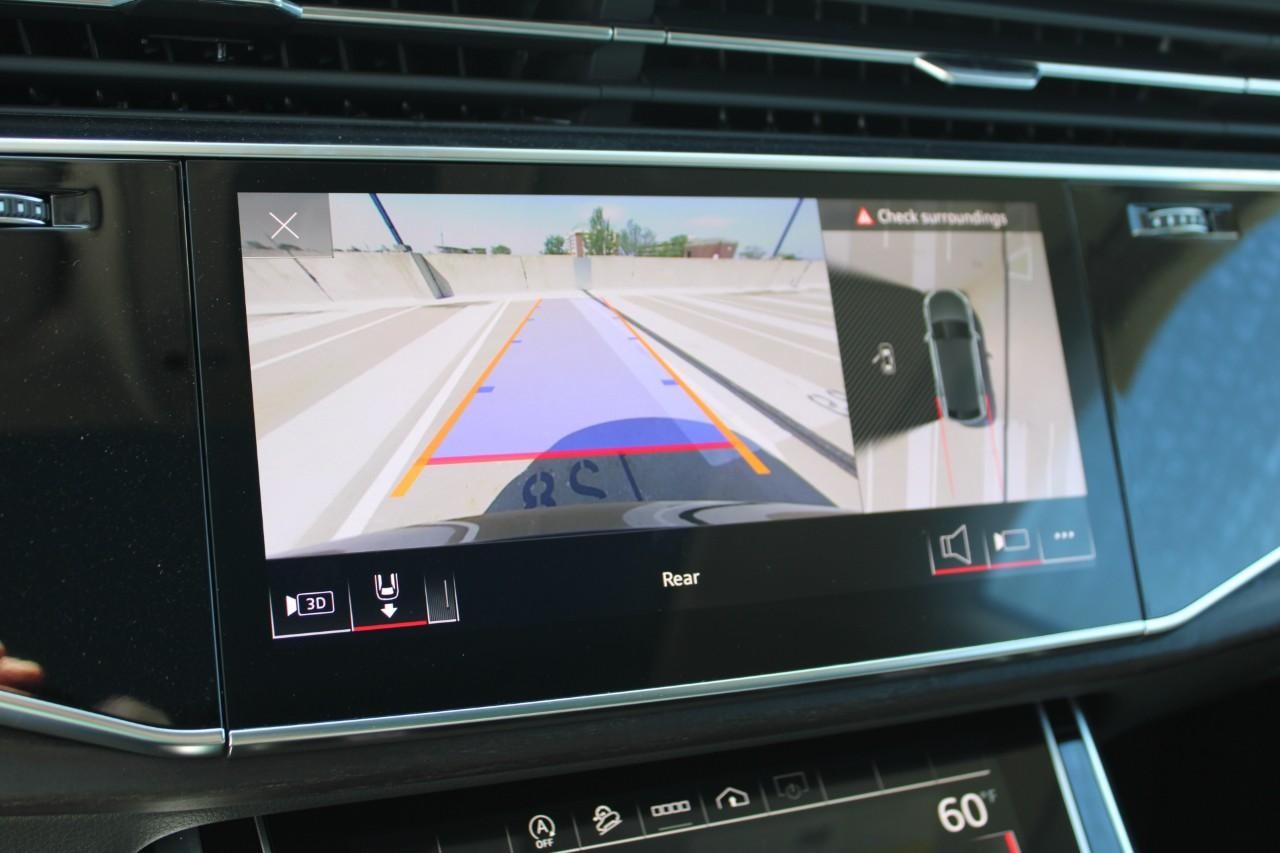 Audi Q8 Vehicle Full-screen Gallery Image 26