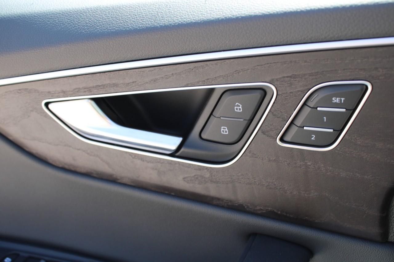 Audi Q8 Vehicle Full-screen Gallery Image 27