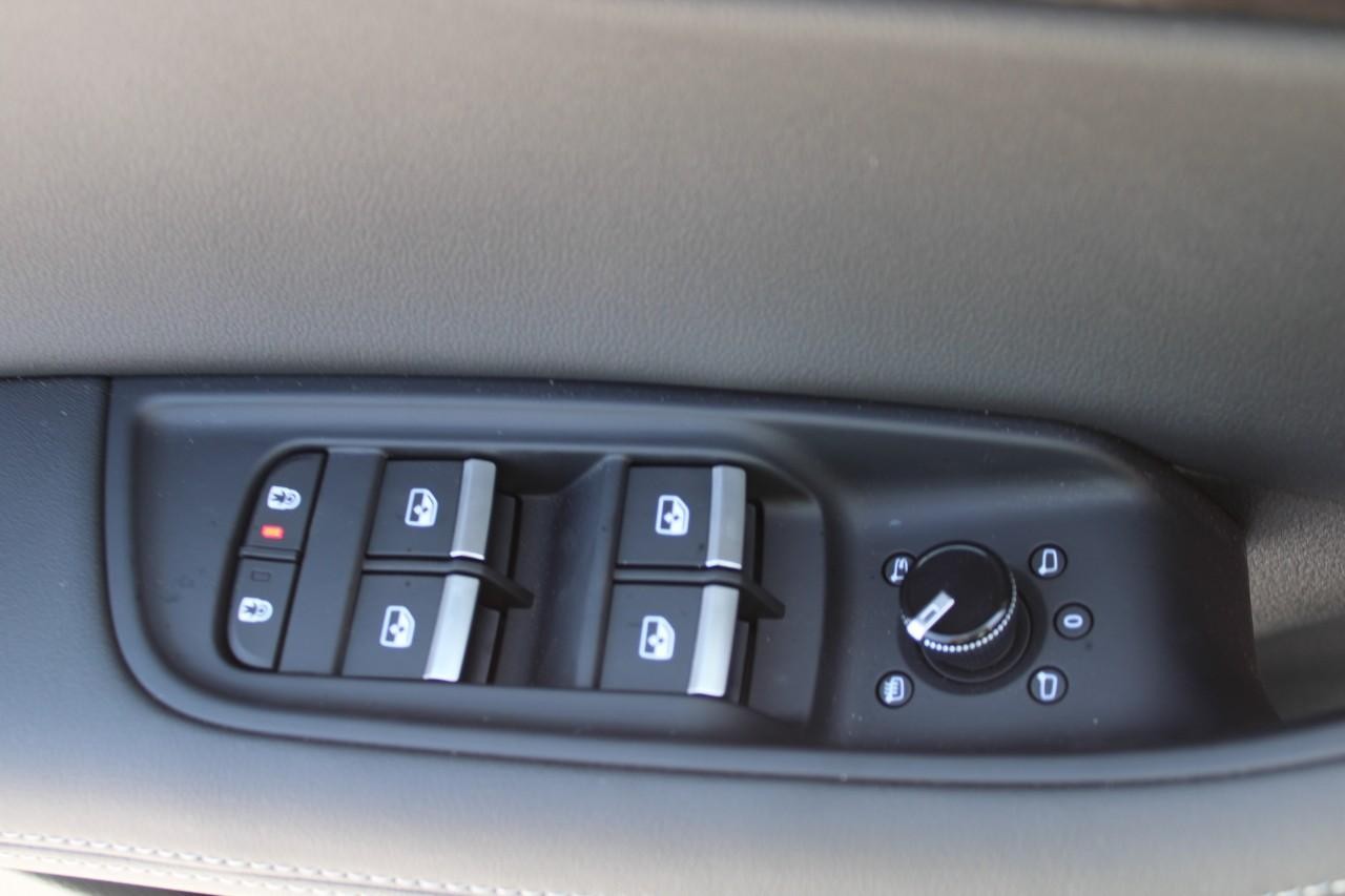 Audi Q8 Vehicle Full-screen Gallery Image 28