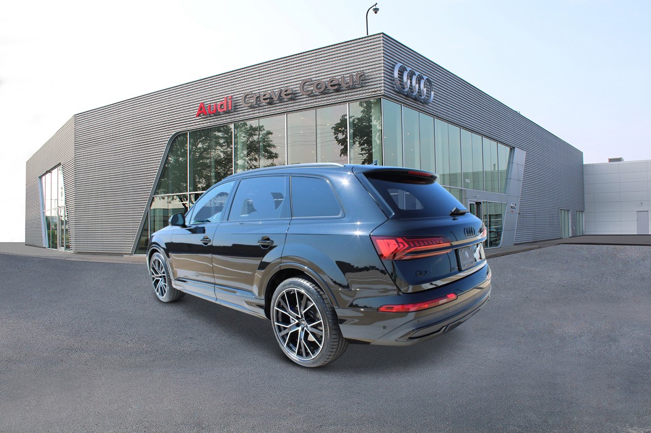Audi Q7 Vehicle Full-screen Gallery Image 3