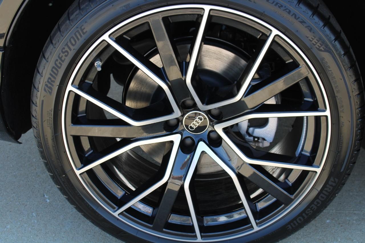 Audi Q7 Vehicle Full-screen Gallery Image 5