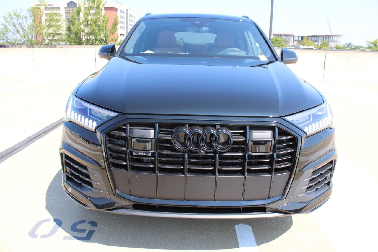 Audi Q7 Vehicle Full-screen Gallery Image 7