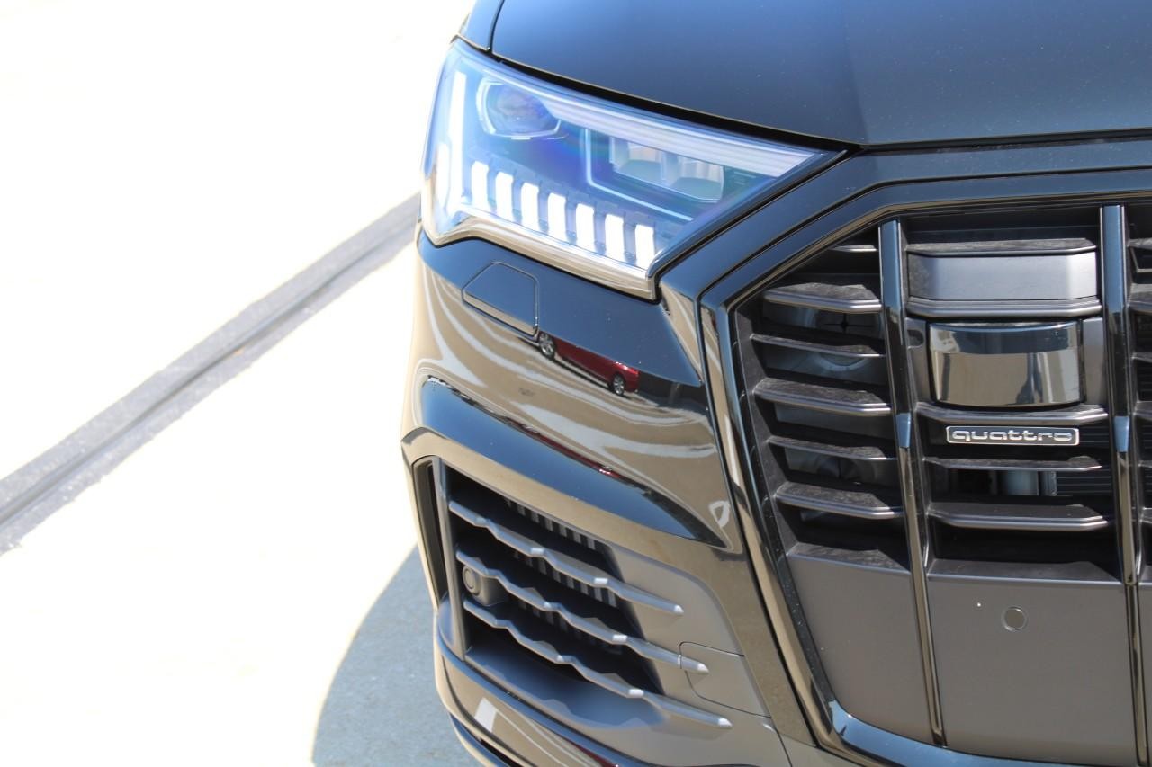 Audi Q7 Vehicle Full-screen Gallery Image 8