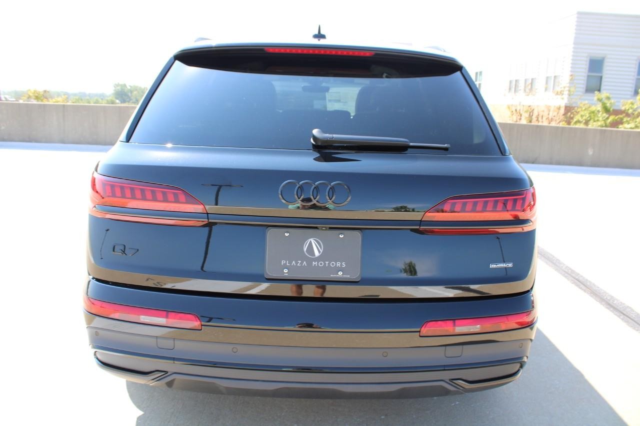 Audi Q7 Vehicle Full-screen Gallery Image 10