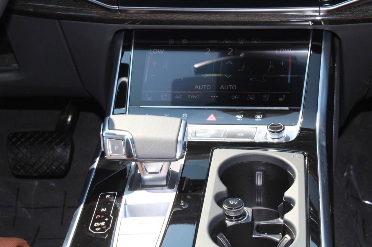 Audi Q7 Vehicle Full-screen Gallery Image 17