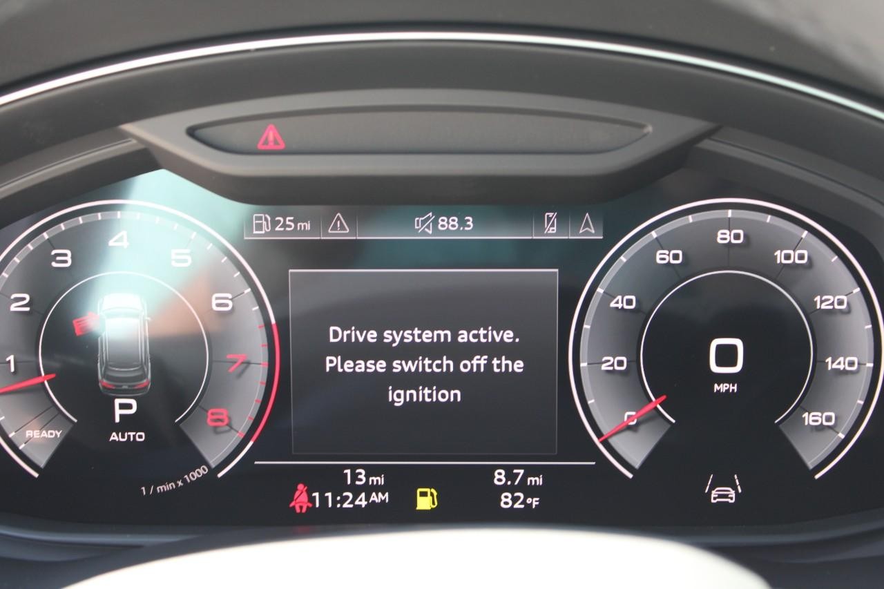 Audi Q7 Vehicle Full-screen Gallery Image 22