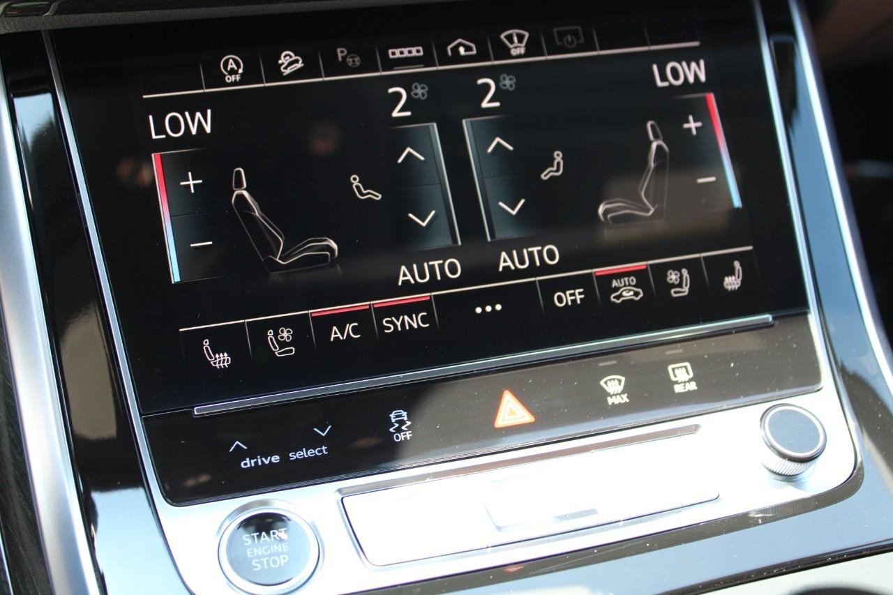 Audi Q7 Vehicle Full-screen Gallery Image 25