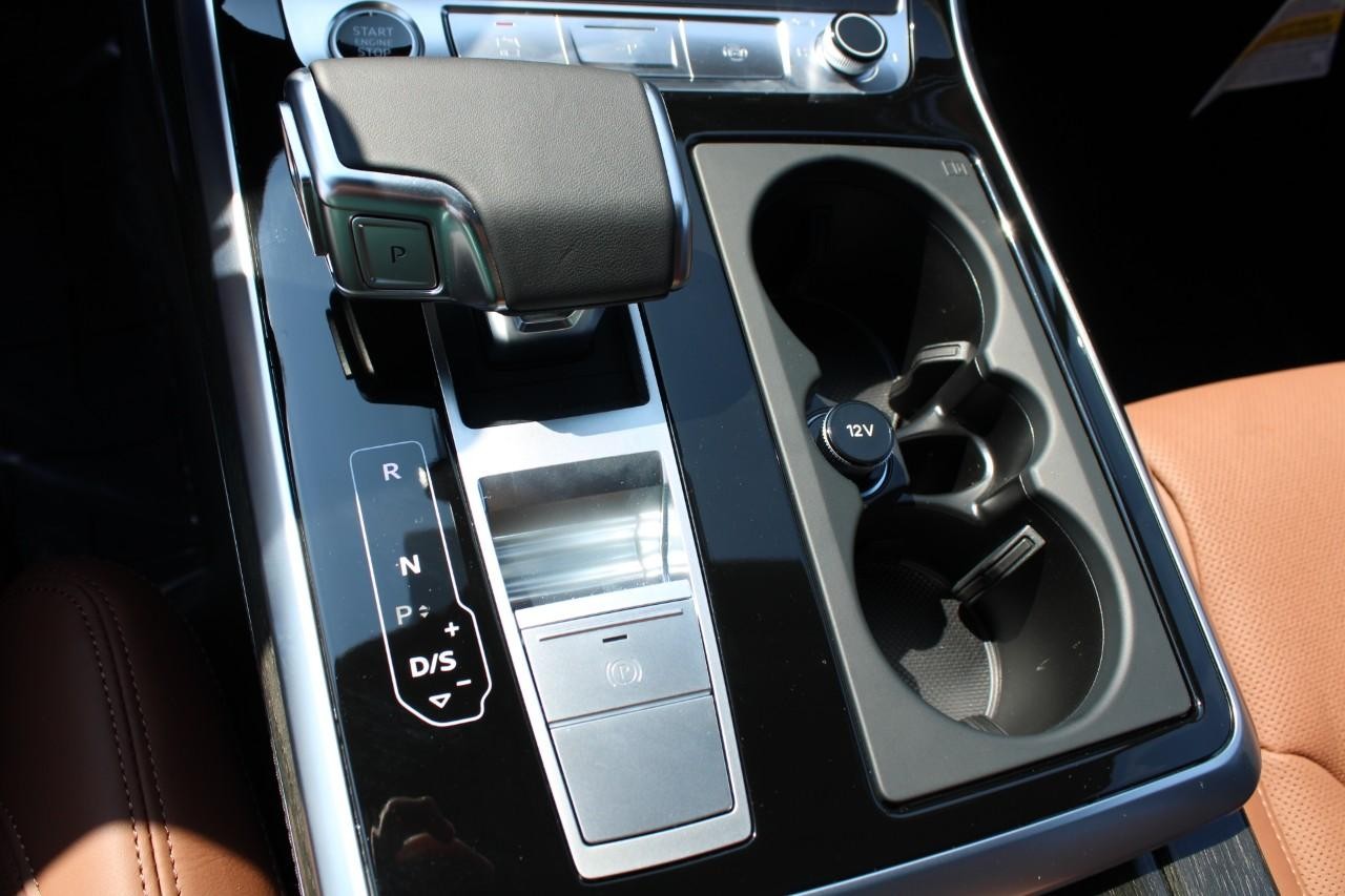 Audi Q7 Vehicle Full-screen Gallery Image 26