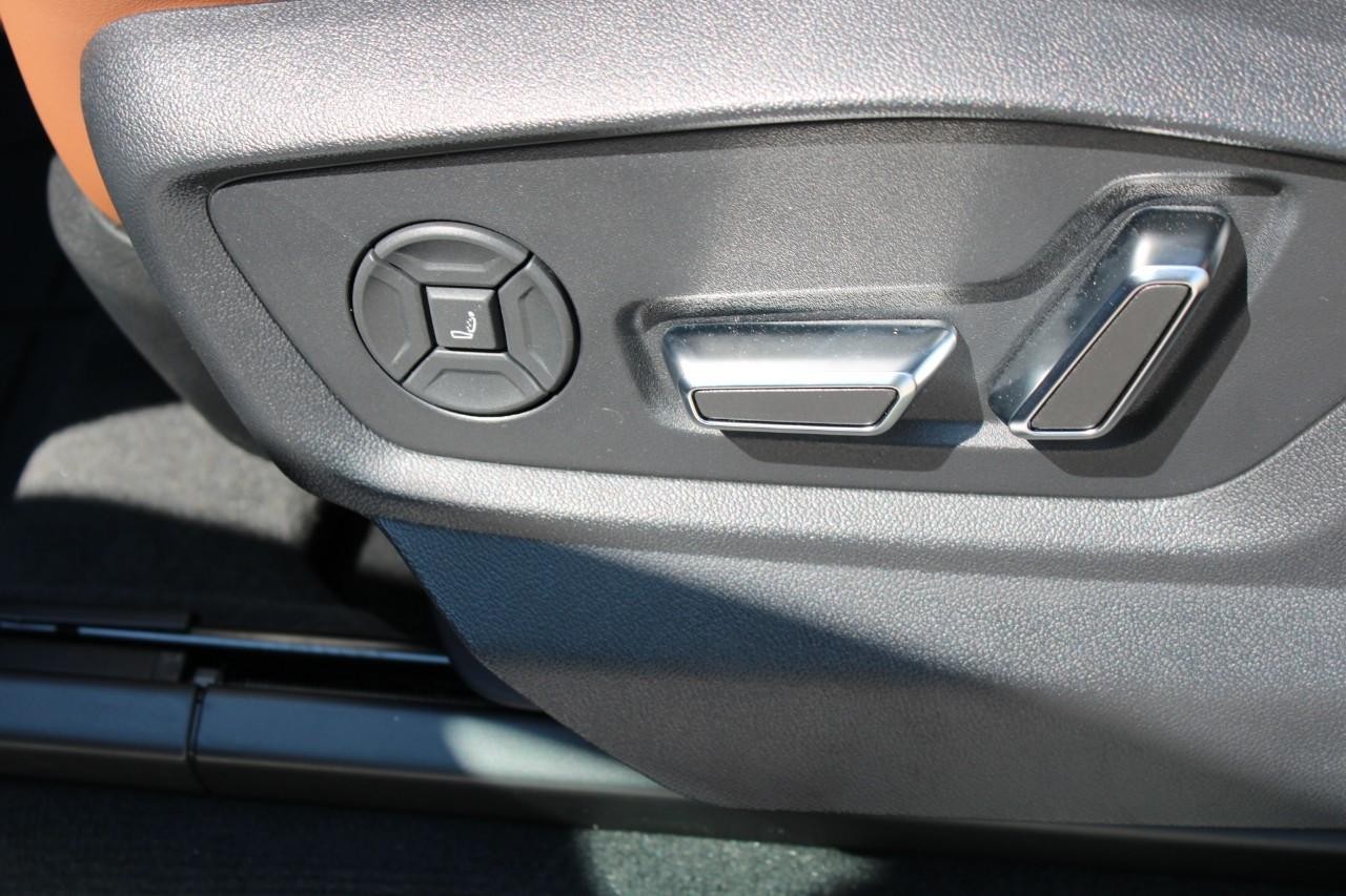 Audi Q7 Vehicle Full-screen Gallery Image 29