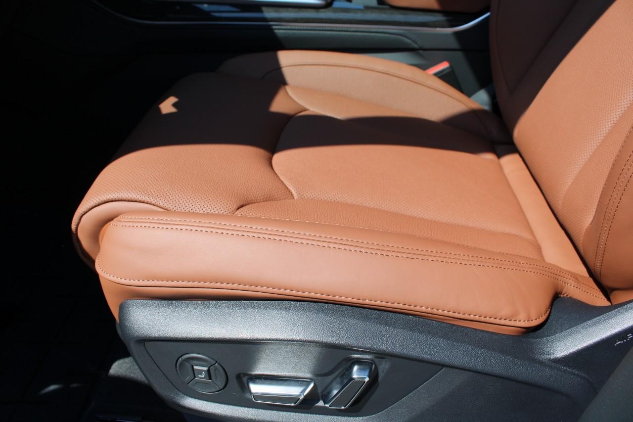 Audi Q7 Vehicle Full-screen Gallery Image 31