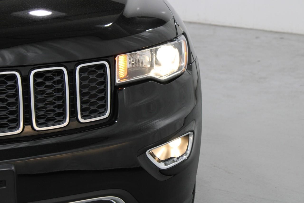 2017 Jeep Grand Cherokee 4WD Limited photo