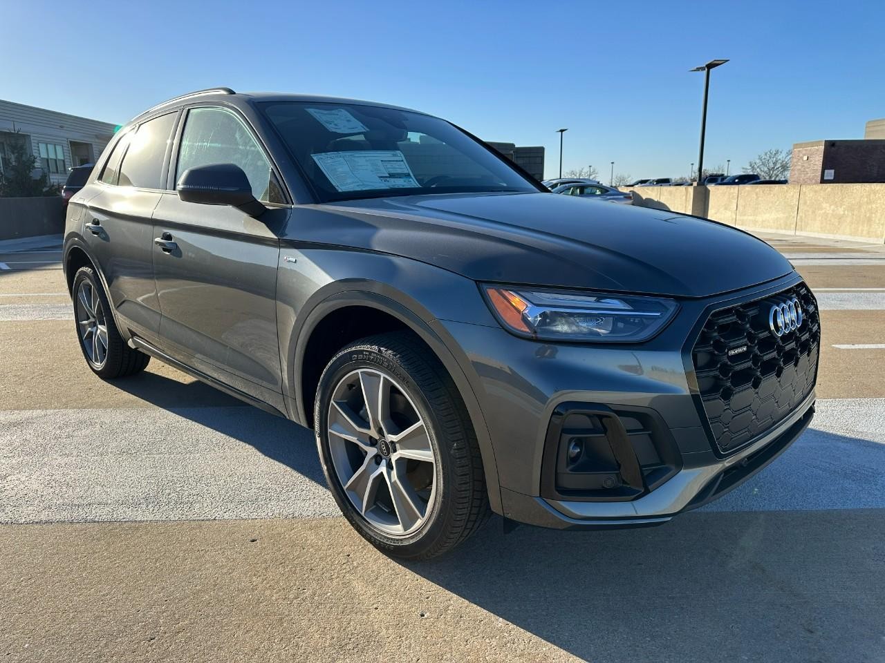 Audi Q5 Vehicle Full-screen Gallery Image 4