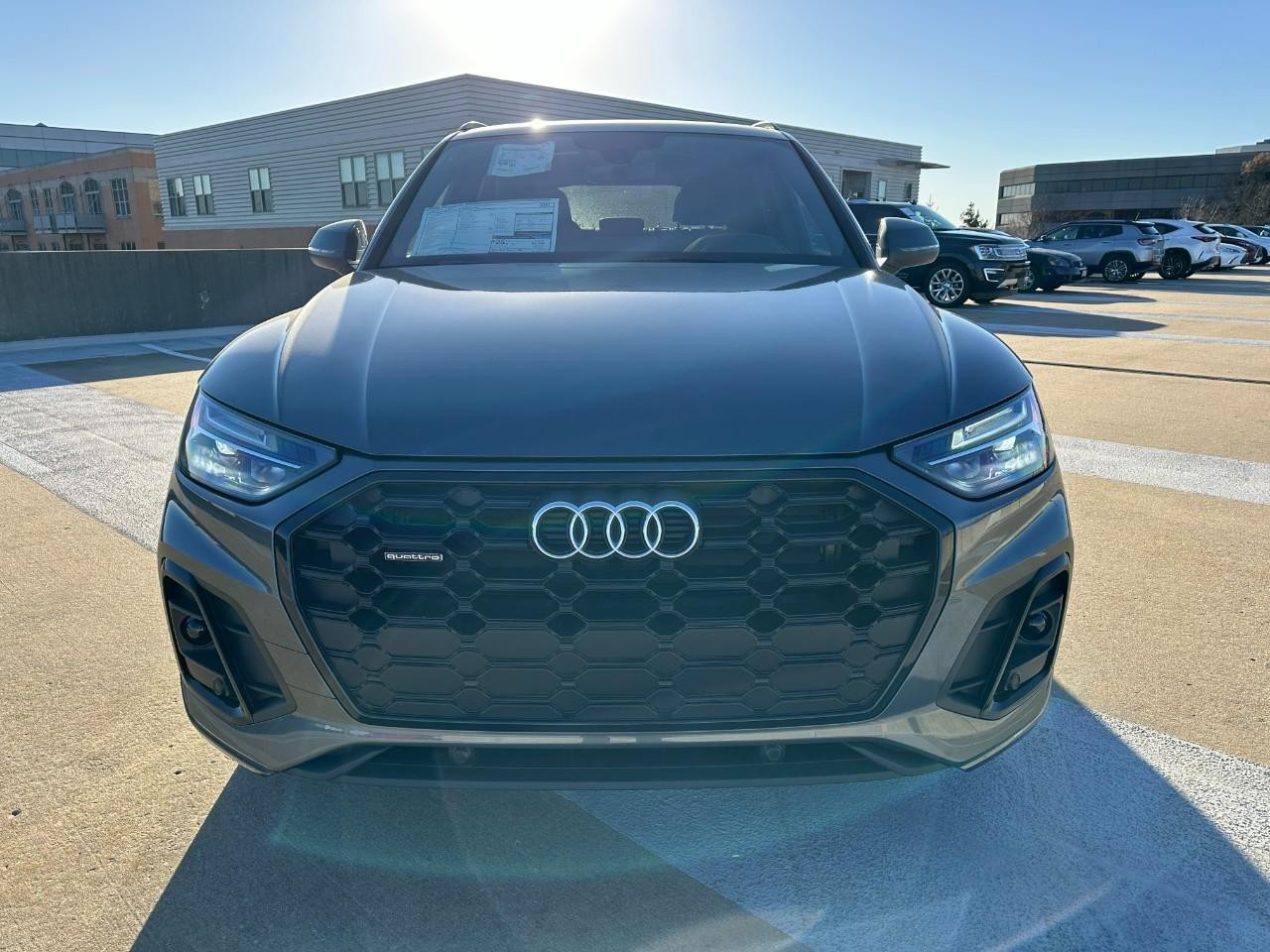 Audi Q5 Vehicle Full-screen Gallery Image 8