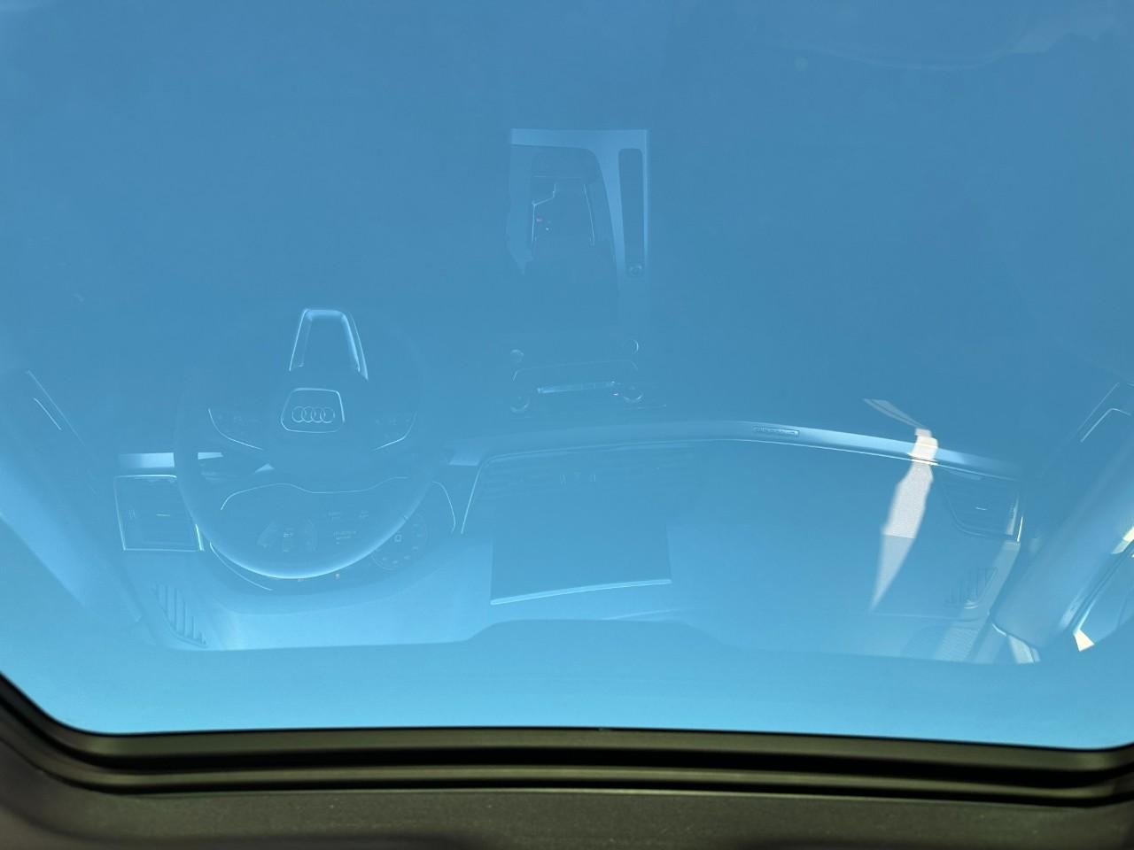 Audi Q5 Vehicle Full-screen Gallery Image 11