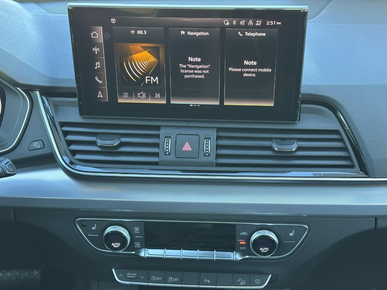 Audi Q5 Vehicle Full-screen Gallery Image 14