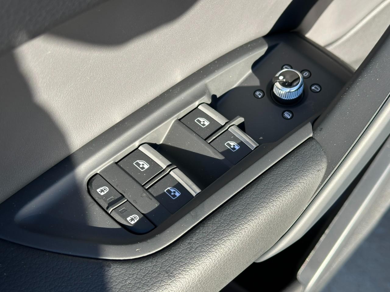 Audi Q5 Vehicle Full-screen Gallery Image 22