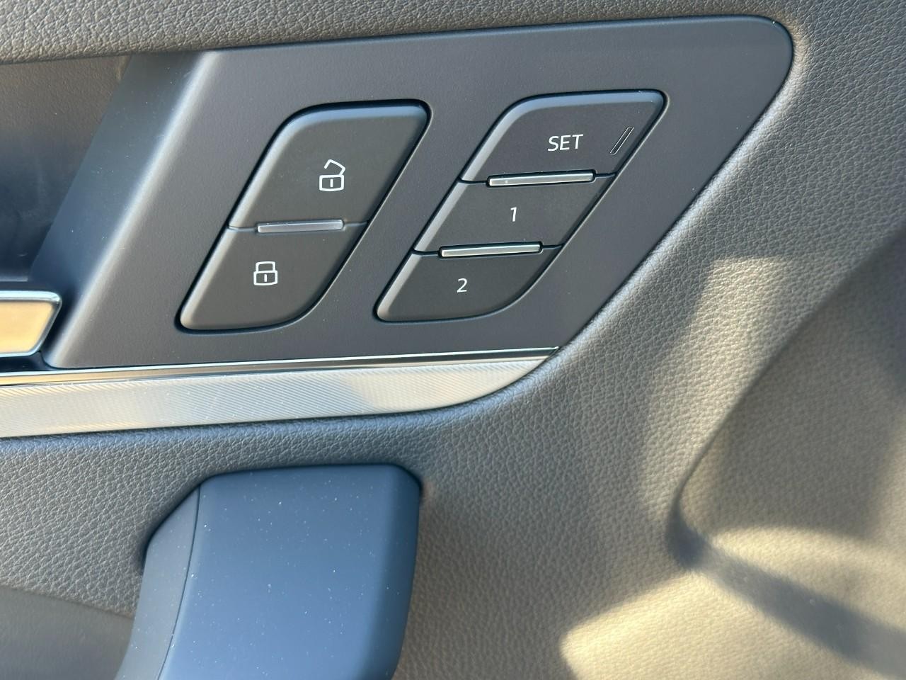 Audi Q5 Vehicle Full-screen Gallery Image 23