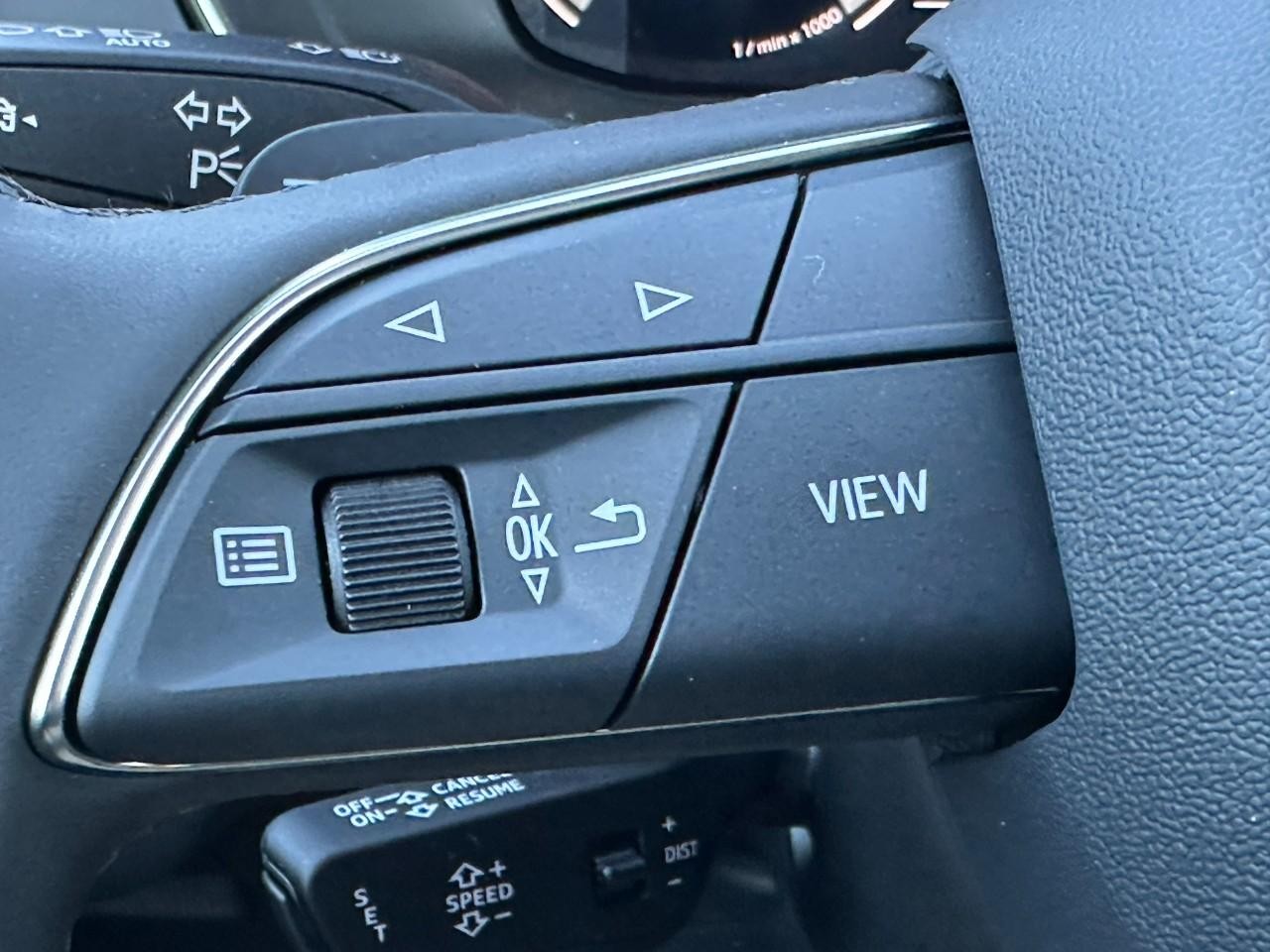 Audi Q5 Vehicle Full-screen Gallery Image 25