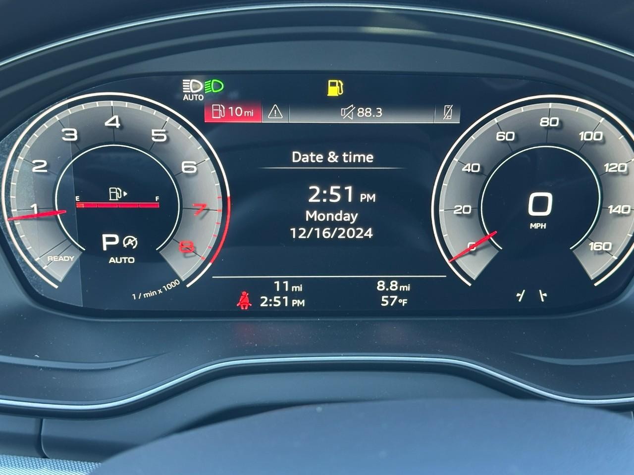 Audi Q5 Vehicle Full-screen Gallery Image 27