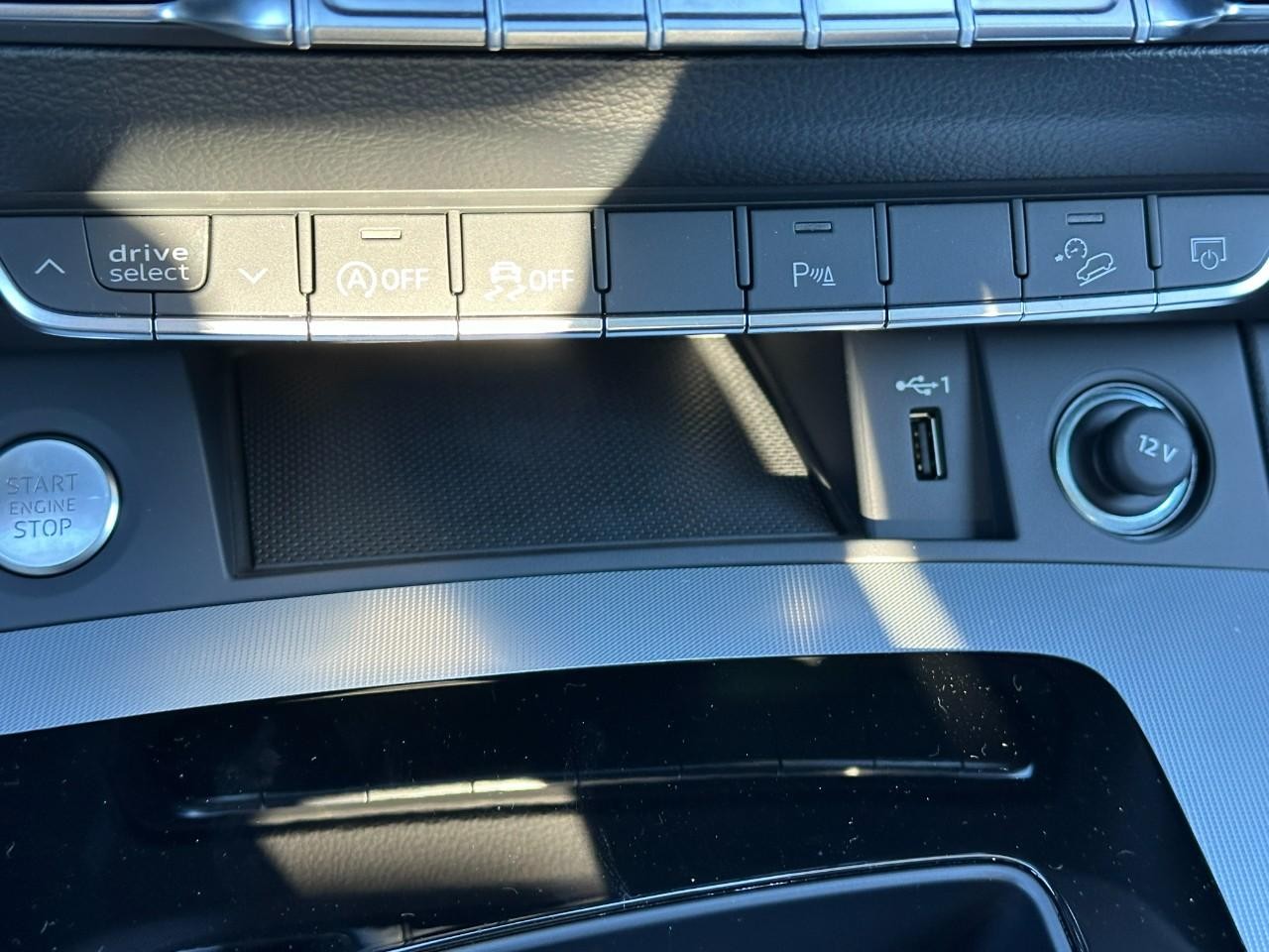 Audi Q5 Vehicle Full-screen Gallery Image 29