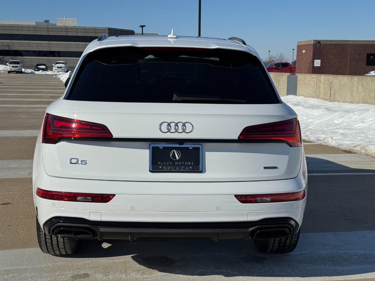 Audi Q5 Vehicle Full-screen Gallery Image 10