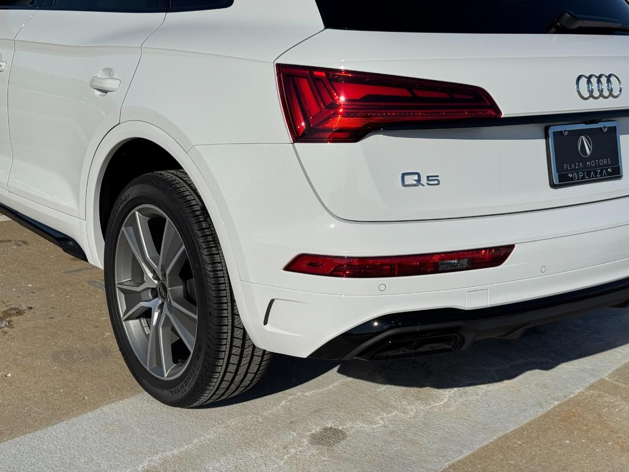 Audi Q5 Vehicle Full-screen Gallery Image 11