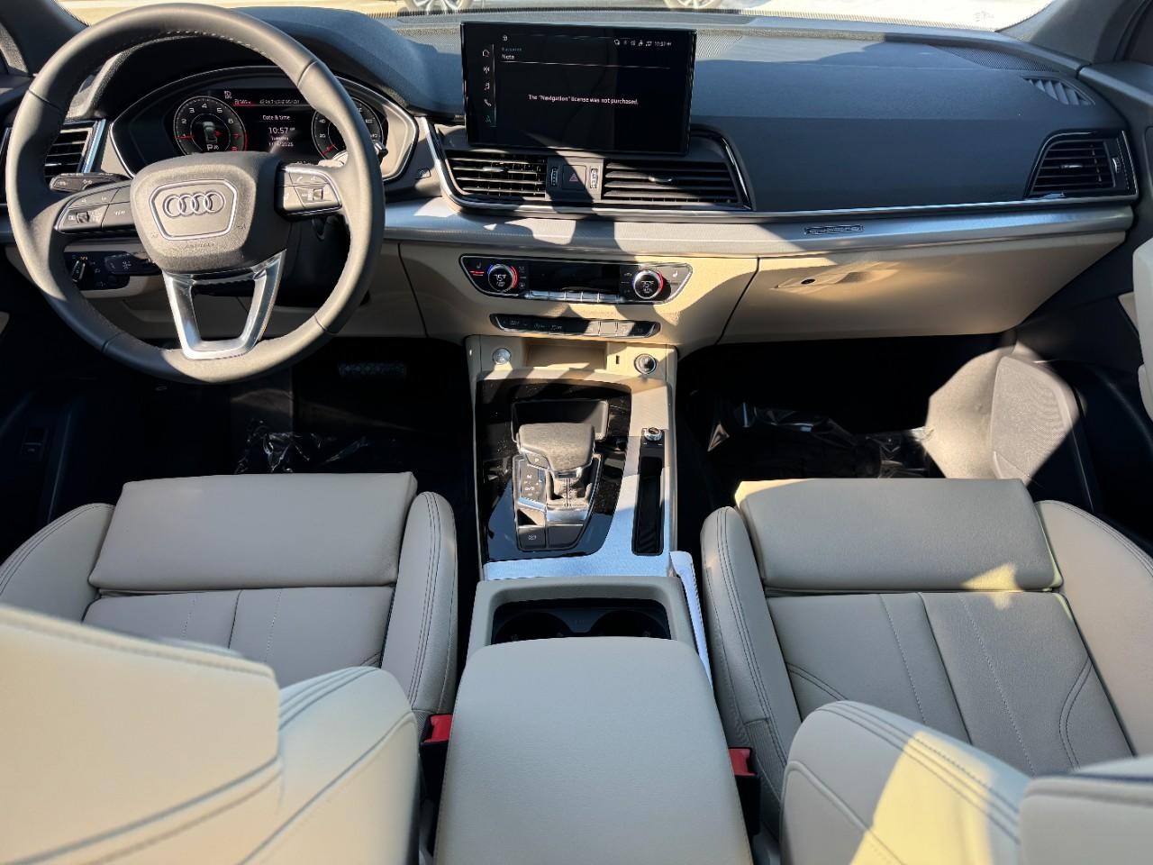 Audi Q5 Vehicle Full-screen Gallery Image 14