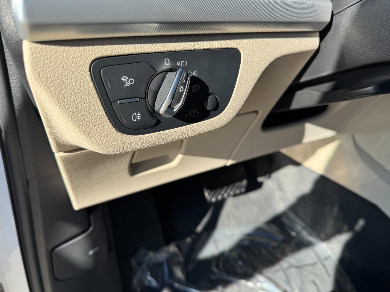 Audi Q5 Vehicle Full-screen Gallery Image 20