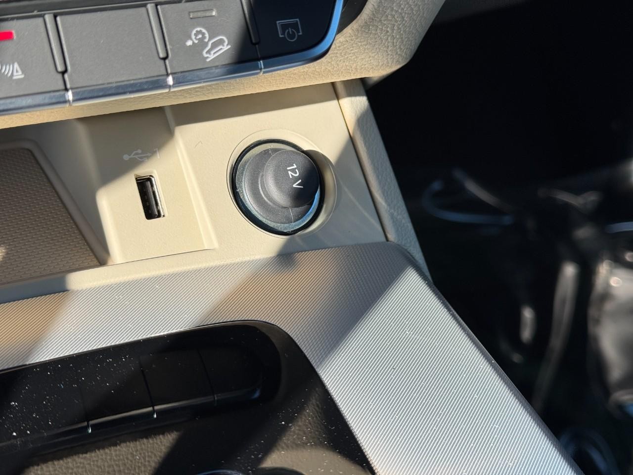 Audi Q5 Vehicle Full-screen Gallery Image 25