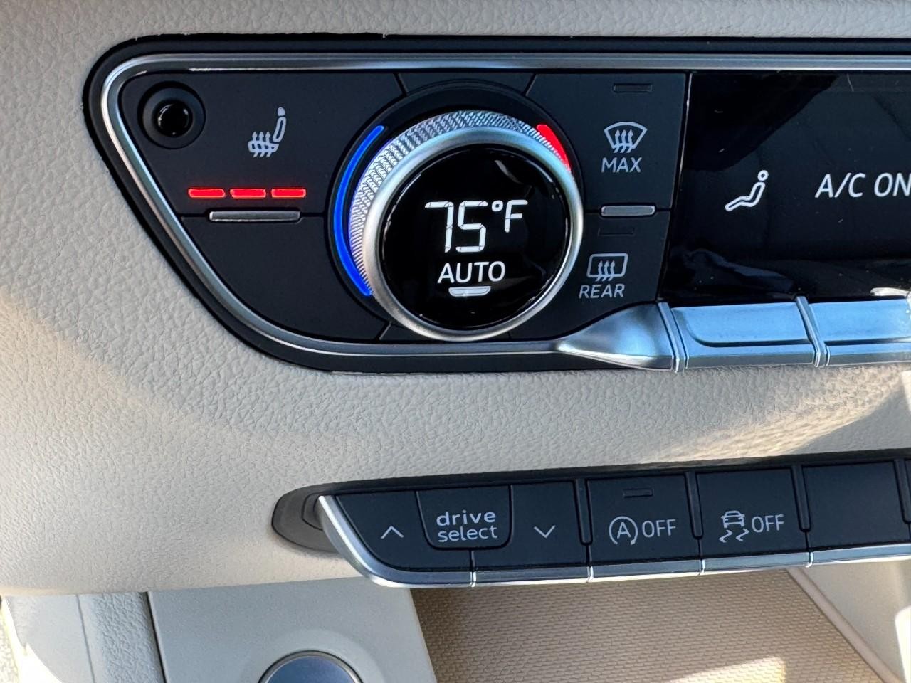 Audi Q5 Vehicle Full-screen Gallery Image 27