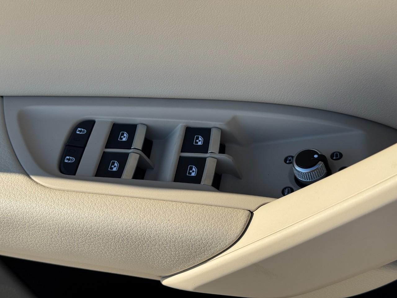 Audi Q5 Vehicle Full-screen Gallery Image 29