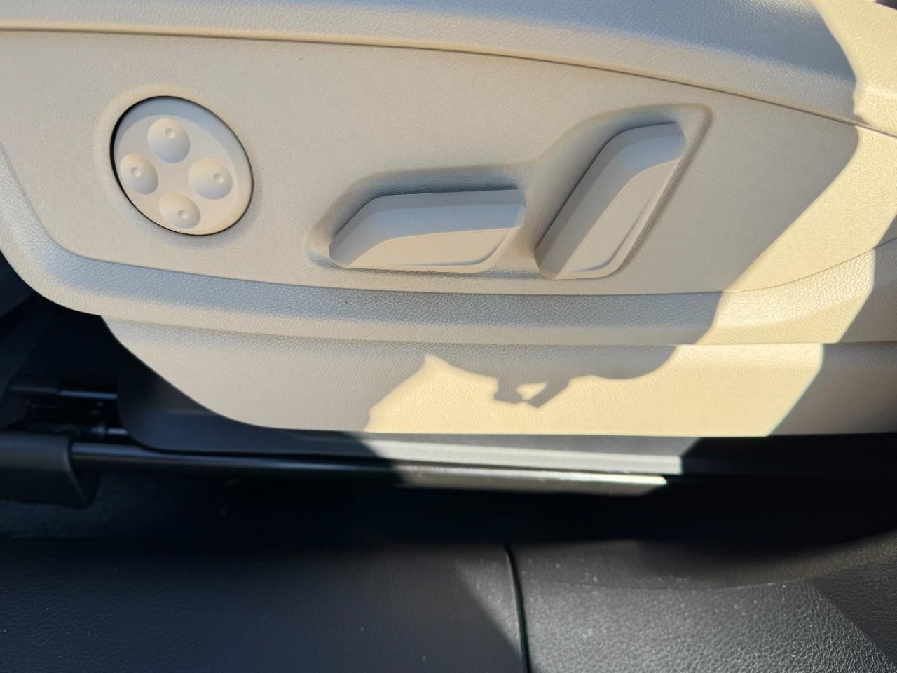 Audi Q5 Vehicle Full-screen Gallery Image 31