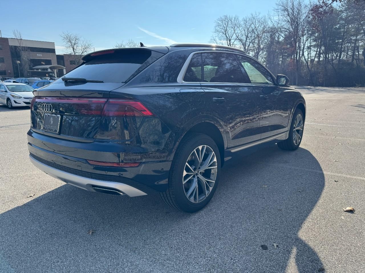 Audi Q8 Vehicle Full-screen Gallery Image 4