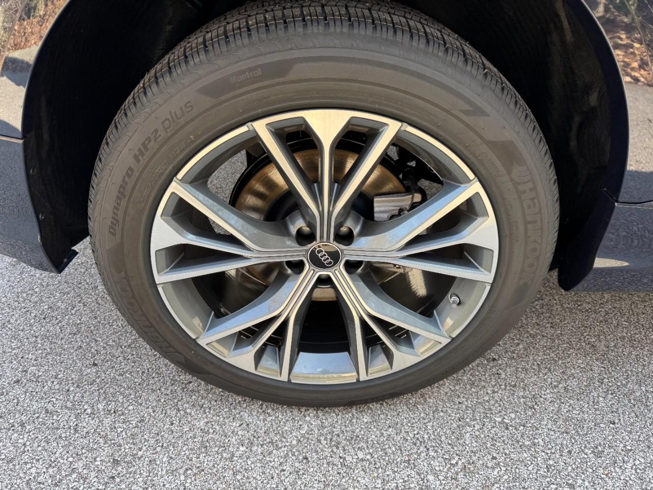 Audi Q8 Vehicle Full-screen Gallery Image 5