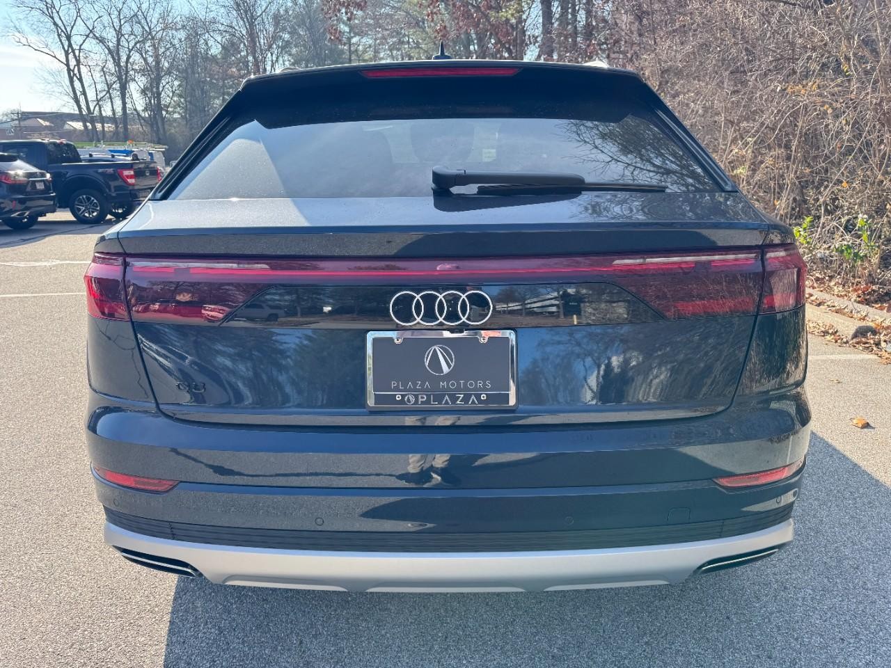 Audi Q8 Vehicle Full-screen Gallery Image 10